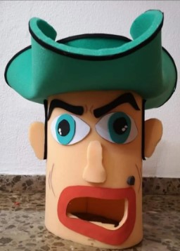 cabeza de cabezudos hechos con material de goma espuma